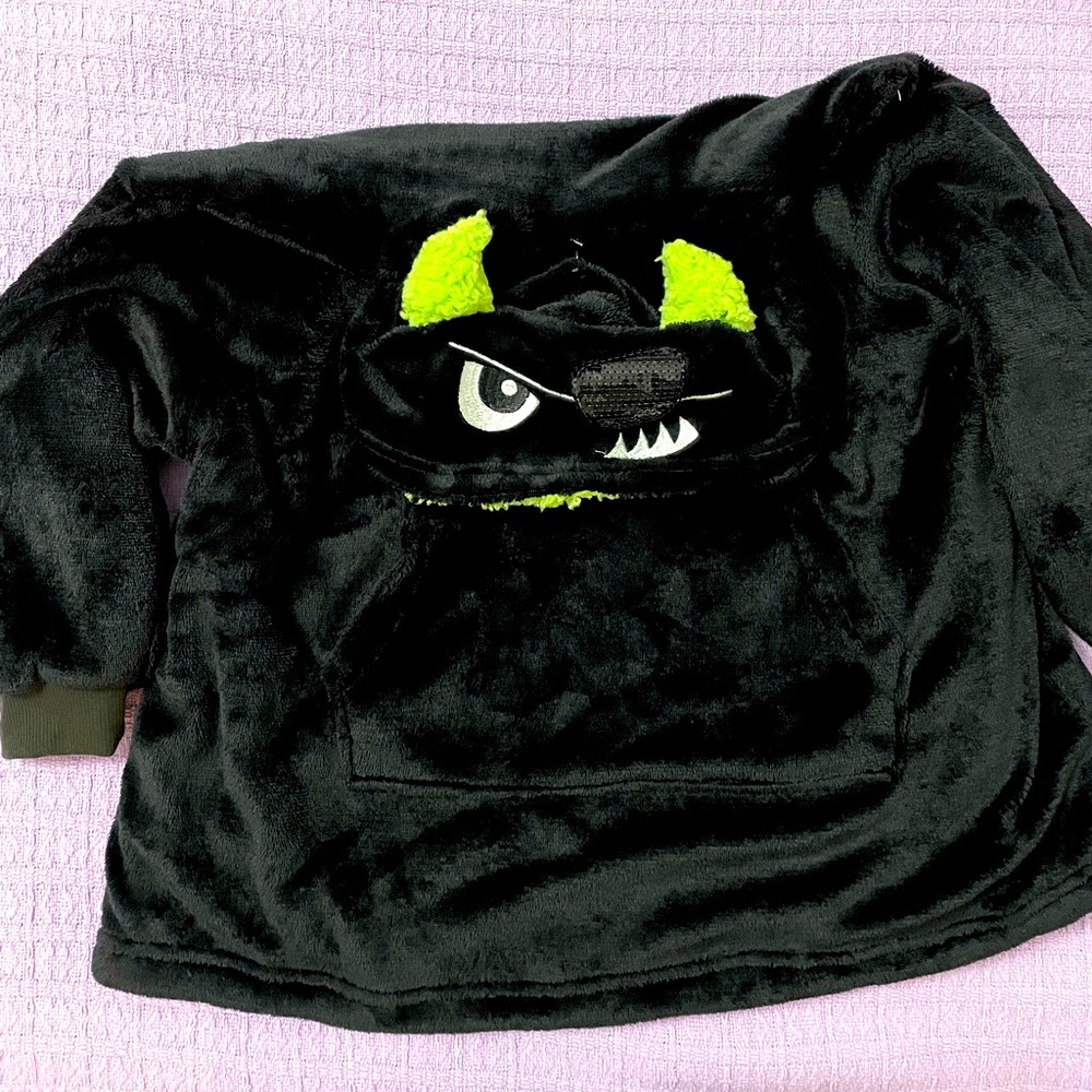 Hooded monsters blanket